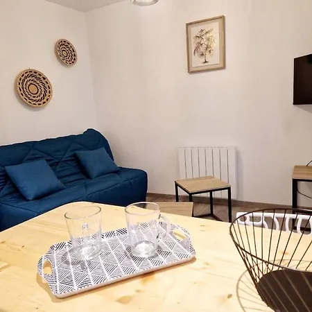 Le Cosy Yourhosthelper *